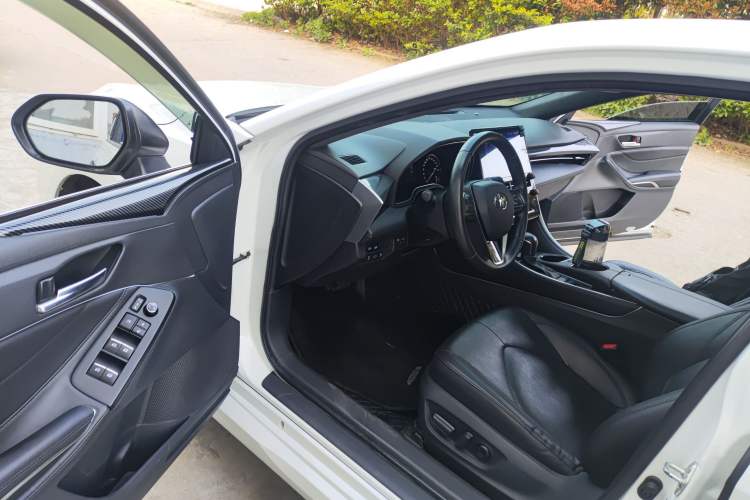 Used Toyota Avalon 2022 Dual-Engine 2.5L Luxury Edition Driver Seat