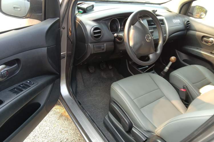 Used Nissan Livina 2013 1.6XE Manual Comfort Edition Driver Seat