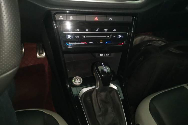 Used Volkswagen T-ROC 2024 300TSI DSG Two-Wheel-Drive Chen Guang Edition Gear Lever