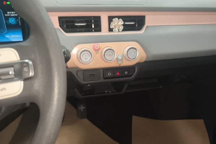 Used Chery QQ Ice Cream 2022 120km Conical Shape Lithium Iron Phosphate