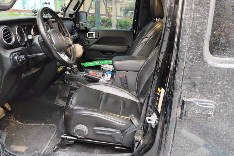 Used Jeep Wrangler 2019 2.0T Sahara Four-Door Version China VI Emission Standard