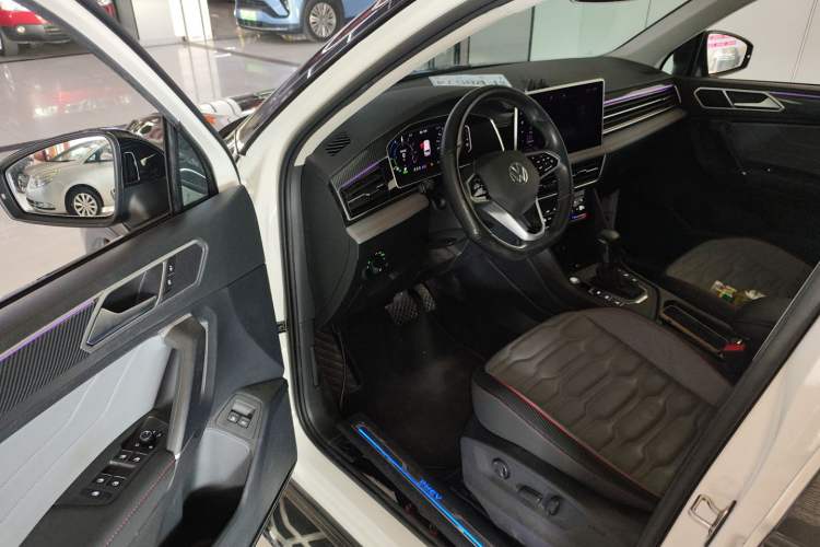 Used Volkswagen Tiguan L New Energy 2022 430 PHEV Plug-in Hybrid Flagship Edition Interior 3