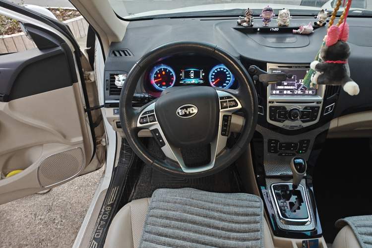 Used BYD Surui 2012 1.5TID Automatic Flagship Version Steering Wheel