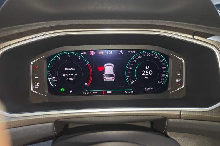 Used Volkswagen T-ROC 2025 Facelifted 300TSI DSG Two-Wheel-Drive Chen Guang Edition
