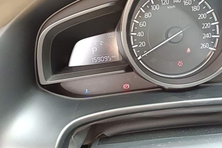 Used Mazda 3 Axela 2017 Sedan 1.5L Automatic Luxury Model Emission Standard China V Odometer Close Up