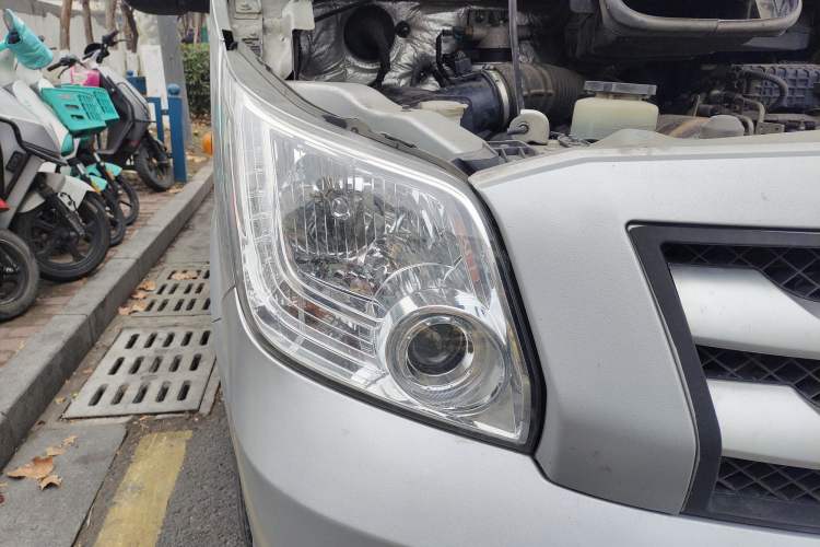 Used Foton Toano 2020 2.0T Multi-Function Short Wheelbase Mid-Roof 5/6-Seater China VI Emission Standard 4F20TC3