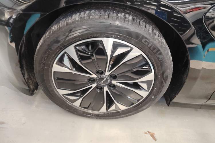 Used BYD Seal 2023 Champion Edition 550km Elite Model Left Front Wheel Hub