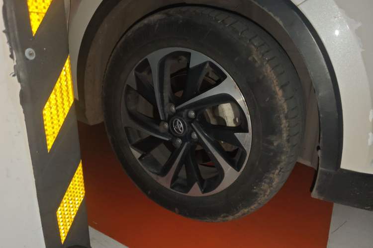 Used Toyota IZOA 2018 2.0L Yichi Version China VI Standard Right Front Wheel Hub