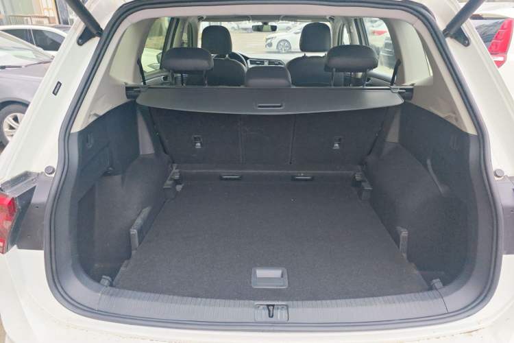 Used Volkswagen Tiguan L 2018 380TSI Automatic All-Wheel Drive Luxury Edition Trunk