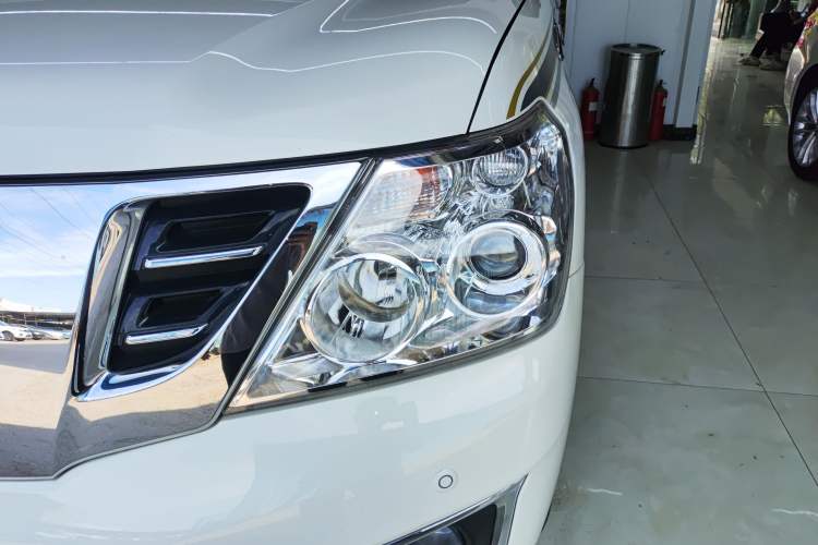 Used Nissan Patrol 2017 4.0L SE U.S.-Spec Version Left Front Headlight