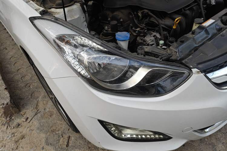 Used Hyundai Elantra (5th Generation / Langdong) 2015 1.6L Automatic Luxury Model Right Front Headlight