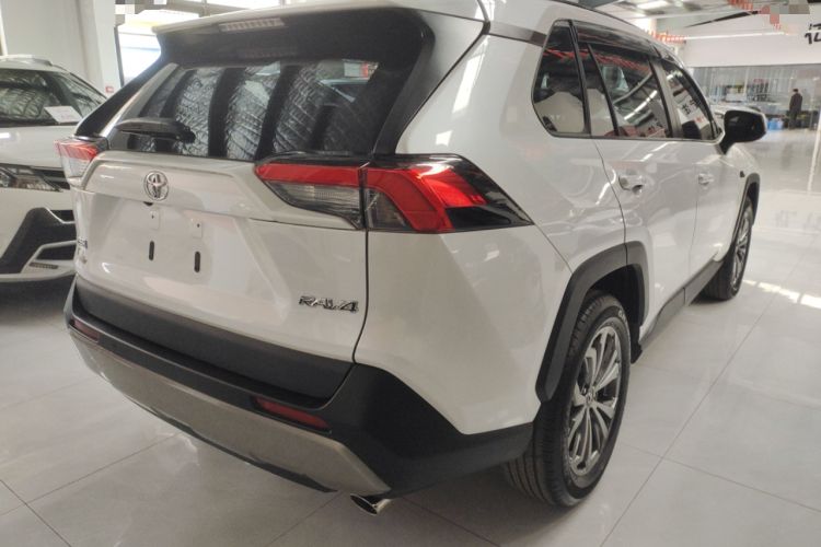 Used Toyota RAV4 2023 2.0L CVT Two-Wheel Drive 20th Anniversary Platinum Edition
