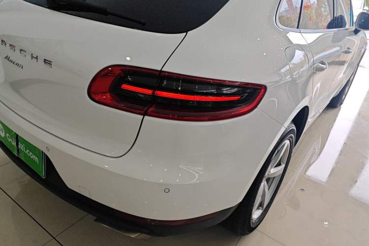 Used Porsche Macan 2017 Macan 2.0T Exterior 3