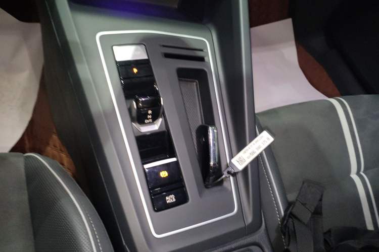 Used Volkswagen Golf 2021 280TSI DSG R-Line Gear Lever