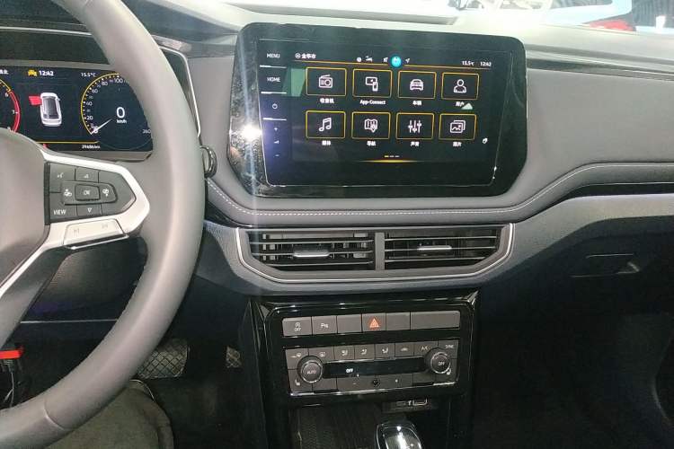 Used Volkswagen Tharu 2025 NewRui 300TSI Prestige Edition Audio And AC Panel