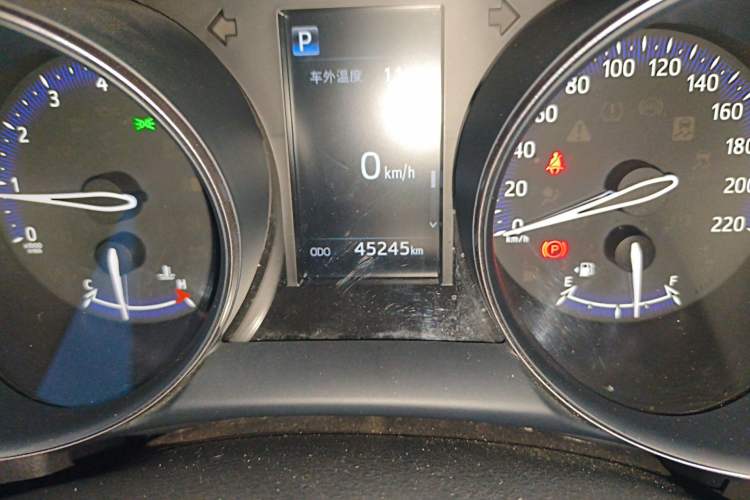 Used Toyota C-HR 2018 2.0L Leading with Sunroof China VI Standard Odometer Close Up