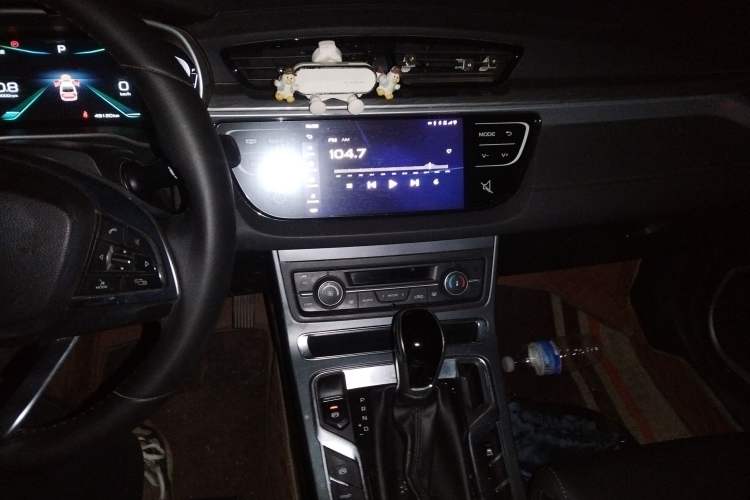Used Geely Auto Emgrand 2019 Leading Edition 1.5L CVT Upward-Connected Model China VI Standard
