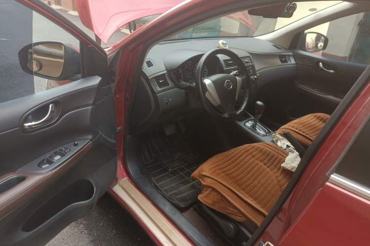 Used Nissan Tiida 2014 1.6L CVT Cool Cafe Edition Interior 3