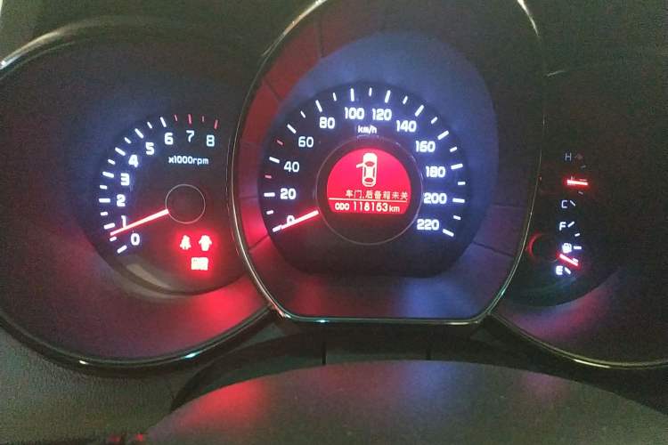 Used Kia K2 2012 Sedan 1.4L MT TOP Commemorative Edition
