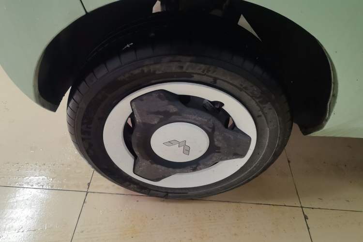 Used Wuling Hongguang MINIEV 2021 Macaron Premium Model – Lithium-NMC Right Rear Wheel Hub