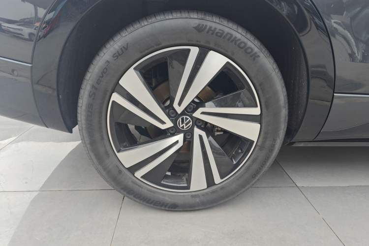 Used Volkswagen Tavendor 2024 380TSI All-Wheel Drive R-Line Cruise Edition Right Rear Wheel Hub