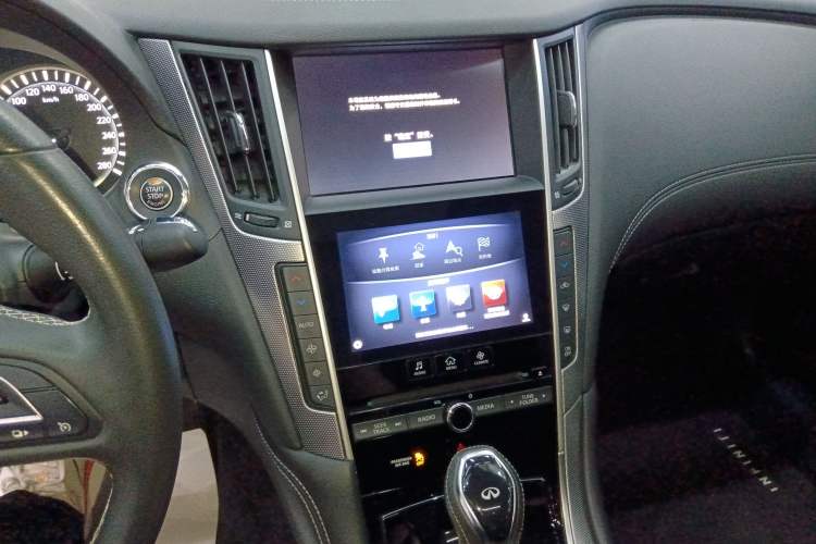Used Infiniti Q50L 2018 2.0T Enjoyment Version China VI Standard Audio And AC Panel