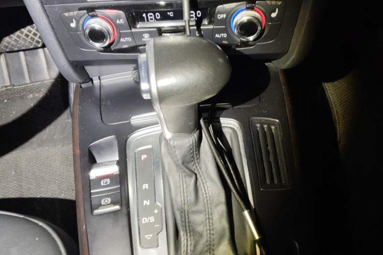 Used Audi A4L 2015 35 TFSI Automatic Comfort Model Gear Lever