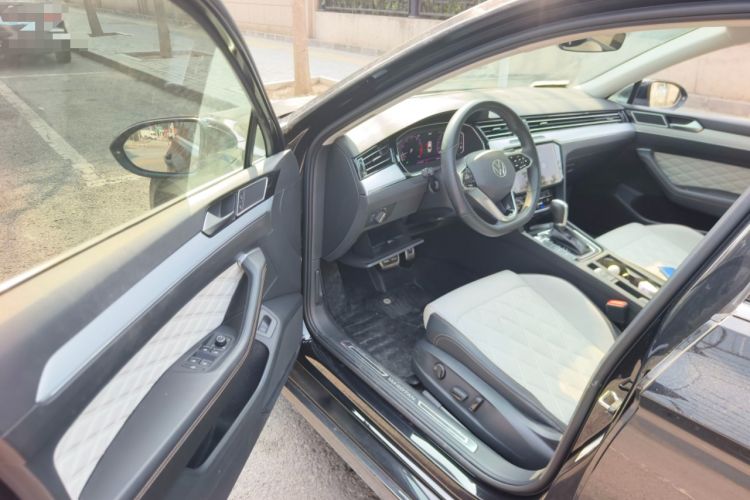 Used Volkswagen Magotan 2024 2 Million Units Zhongxiang Version 330TSI DSG Luxury Edition