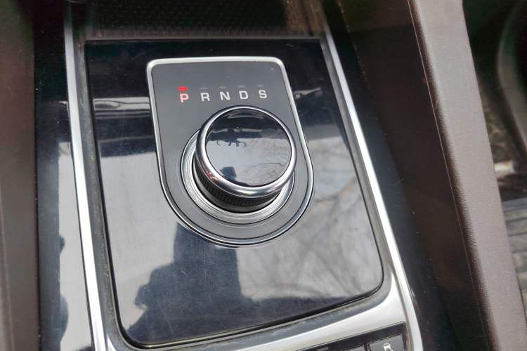 Used Jaguar F-PACE 2016 2.0T Two-Wheel-Drive R-Sport Sport Edition Gear Lever