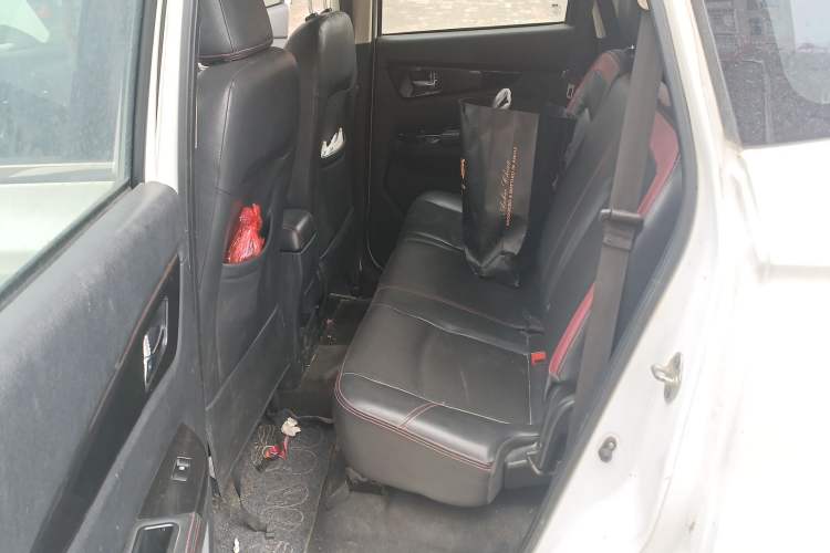 Used HYOSOW S3 2014 1.5L Comfort Version China IV Emission Standard Left Rear Seat