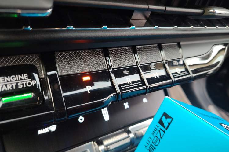 Used Lincoln Corsair 2023 2.0T Two-Wheel Drive Luxury Edition Gear Lever