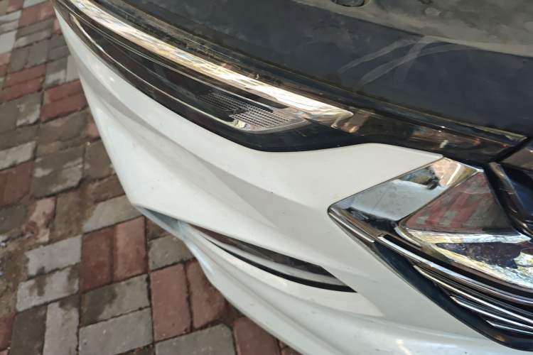 Used Wuling Victory 2020 1.5T CVT Elite Model Right Front Headlight