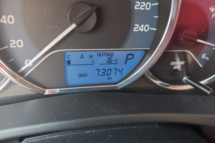 Used Toyota Corolla 2017 1.2T CVT GL Odometer Close Up