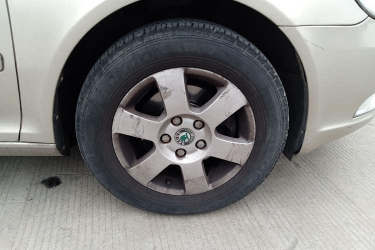 Used Skoda Octavia 2013 1.6L Automatic Yijun Edition Right Front Wheel Hub