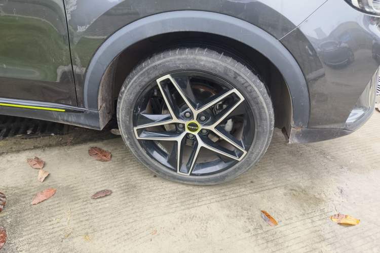 Used Roewe RX5 2021 PLUS 330TGI Automatic National Style Smart Enjoyment Edition Right Front Wheel Hub