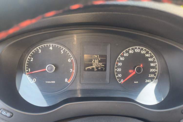 Used Volkswagen Sagitar 2014 Revised Version 1.6L Manual Comfort Edition Instrument Cluster