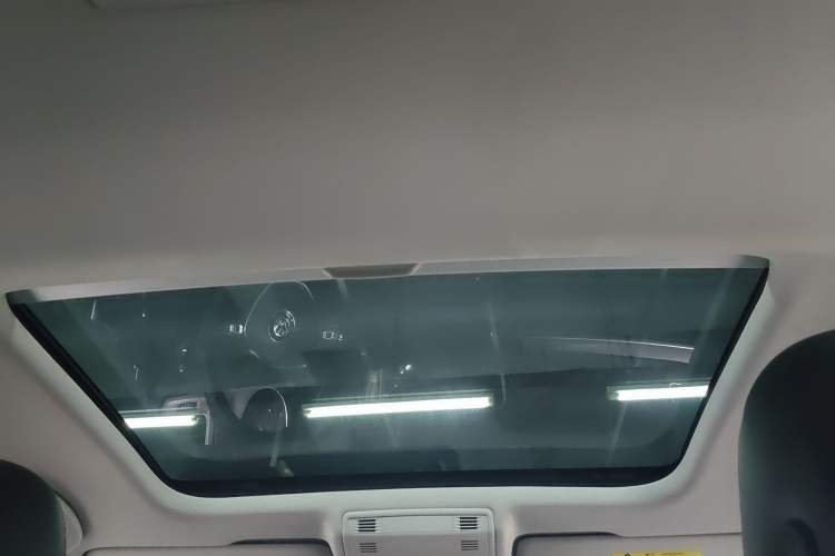 Used Volkswagen Golf 2015 1.4TSI Automatic Luxury Model Headliner