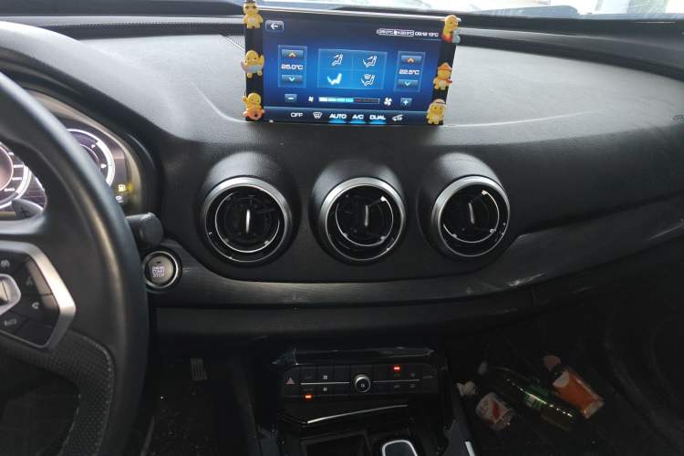 Used Wey VV7 2017 2.0T Ultra-Luxury Version Audio And AC Panel