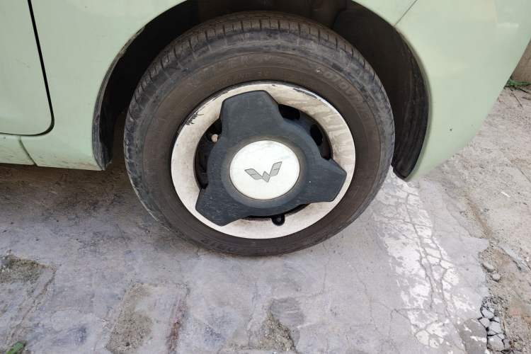 Used Wuling Hongguang MINIEV 2021 Macaron Premium Model – Lithium Iron Phosphate Right Front Wheel Hub