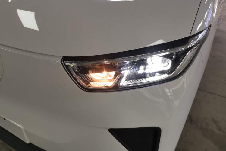 Used Wuling Yangguang 2025 Model 310KM Bus Edition—Customized by CATL