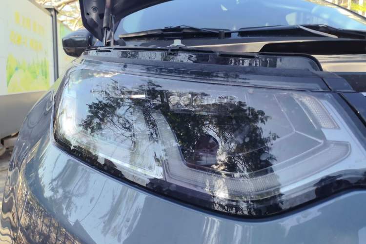 Used Land Rover Discovery Sport 2025 249 PS Performance Tech Edition Right Front Headlight