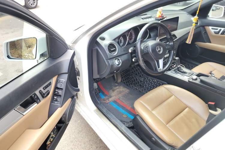 Used Mercedes-Benz C-Class 2011 C 200 Fashion Travel Edition Driver Seat