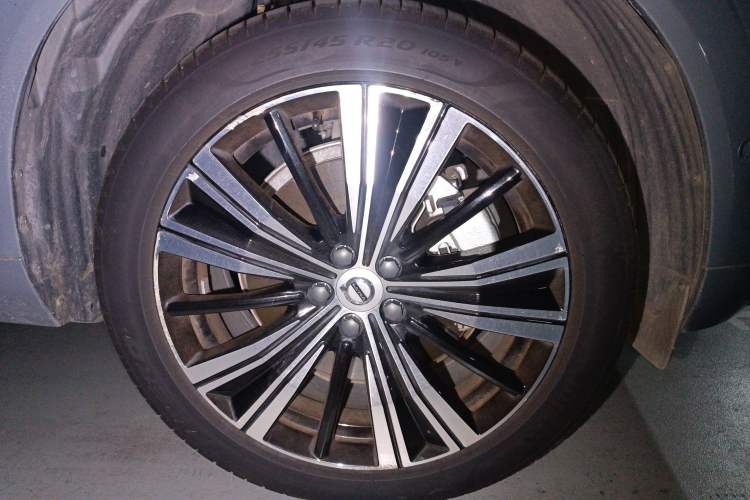 Used Volvo XC60 New Energy 2023 T8 Plug-in Hybrid Long-Range All-Wheel Drive Smart Luxury Edition Right Front Wheel Hub