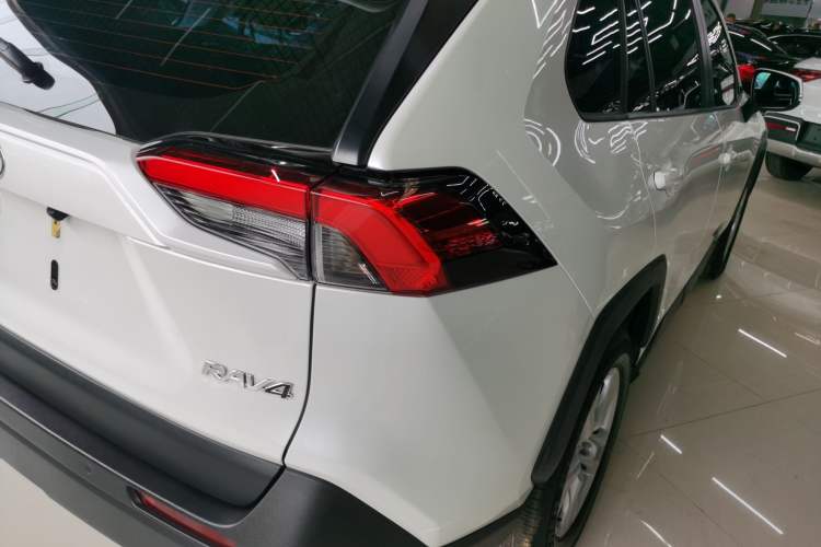 Used Toyota RAV4 2021 2.0L CVT Two-Wheel Drive Urban Edition Right Rear Taillight