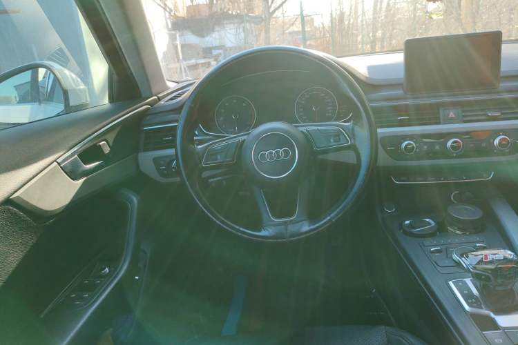 Used Audi A4L 2017 40 TFSI Ambition Edition
