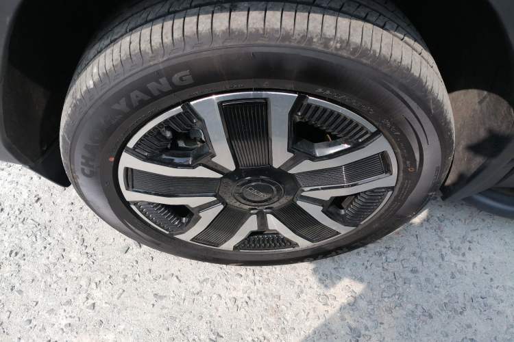 Used iCAR 03 2024 501km Two-Wheel Drive Long-Range Yuechao Edition Left Front Wheel Hub