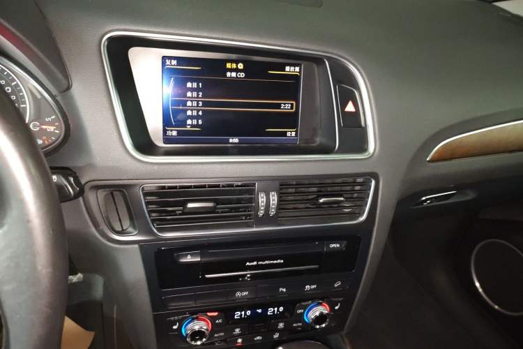 Used Audi Q5 2013 40 TFSI Comfort Edition Audio And AC Panel