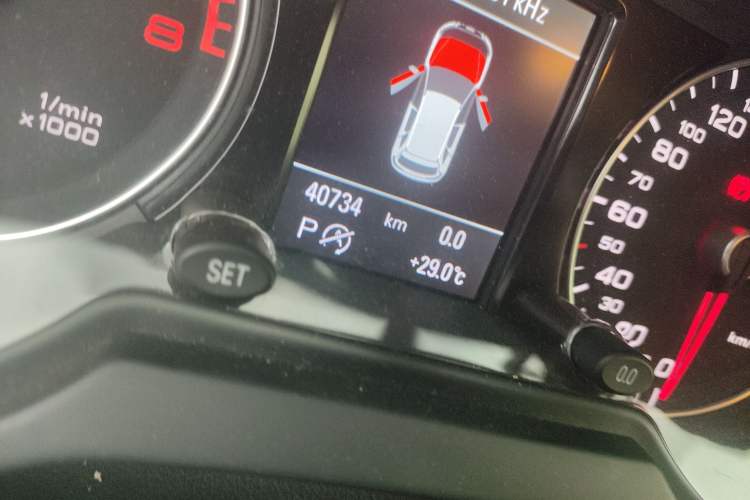 Used Audi Q5 2018 Collector's Edition 40 TFSI Technology Model
