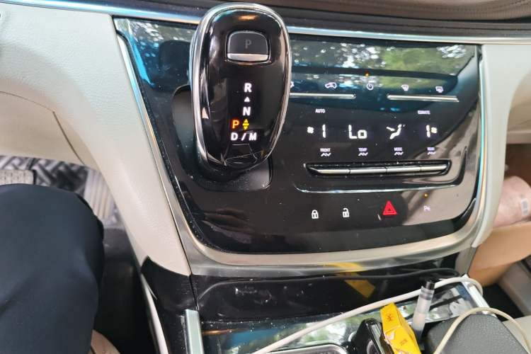 Used Buick GL8 2023 Land Executive Class Comfort Model
