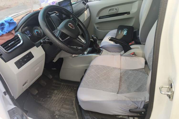 Used Jinbei Hiace X30 2024 1.5L Wealthy-Style Passenger Van 5/6/7 Seater with Front-Mounted Air Conditioning Left Front Seat